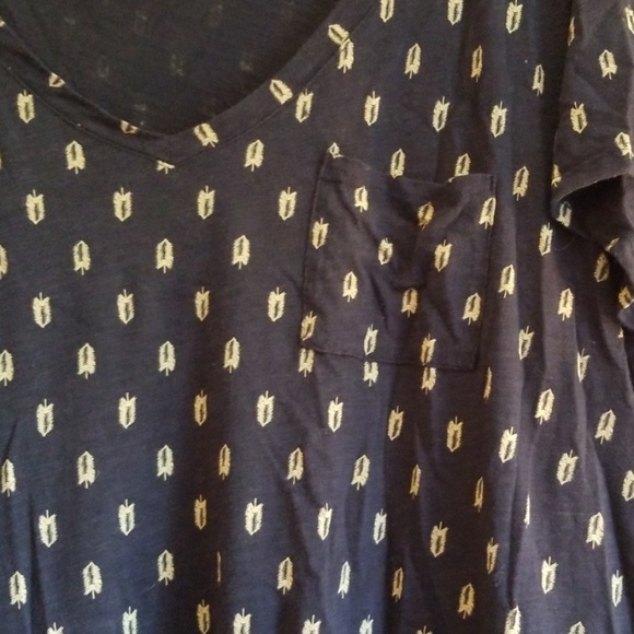 Navy Blue Feather T-shirt with pocket - Picture 4 of 4